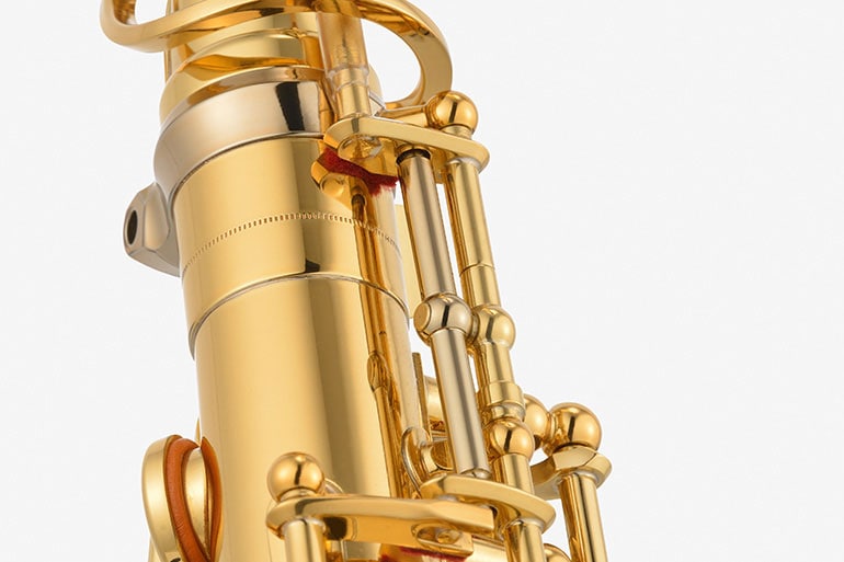 Octave key with a ball joint to realize utmost smoothness