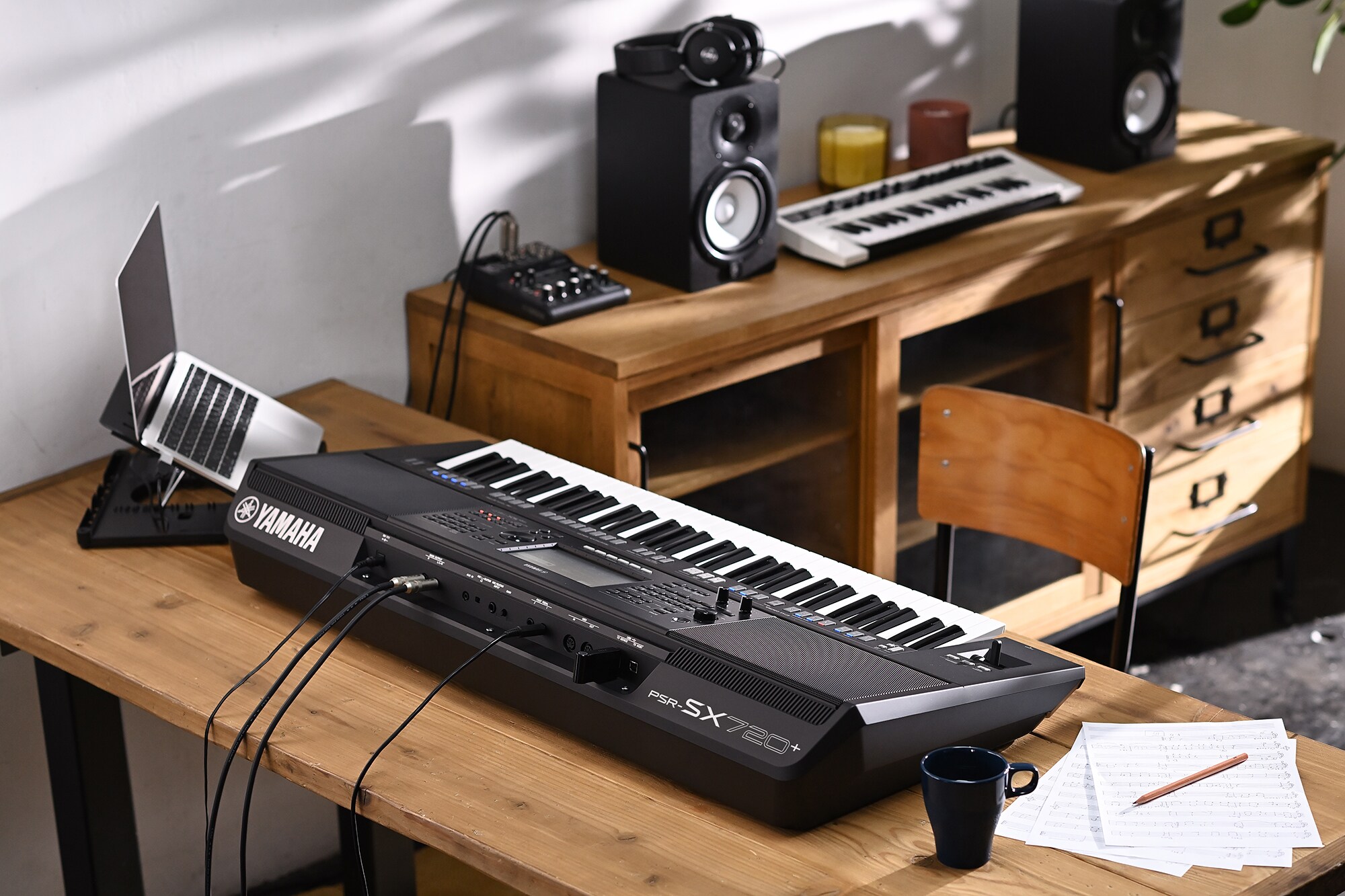 Yamaha Arranger Workstation PSR-SX720+ on a desk