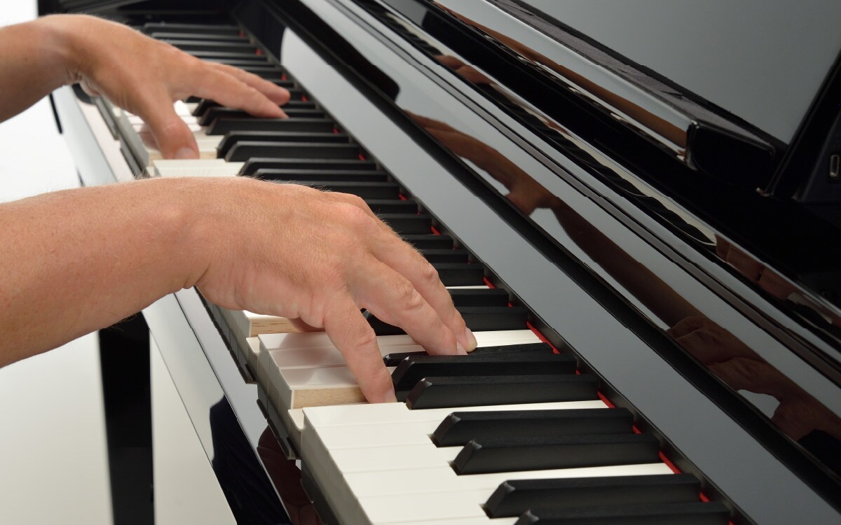 CSP-275 - Overview - Clavinova - Products - Pianos - Musical