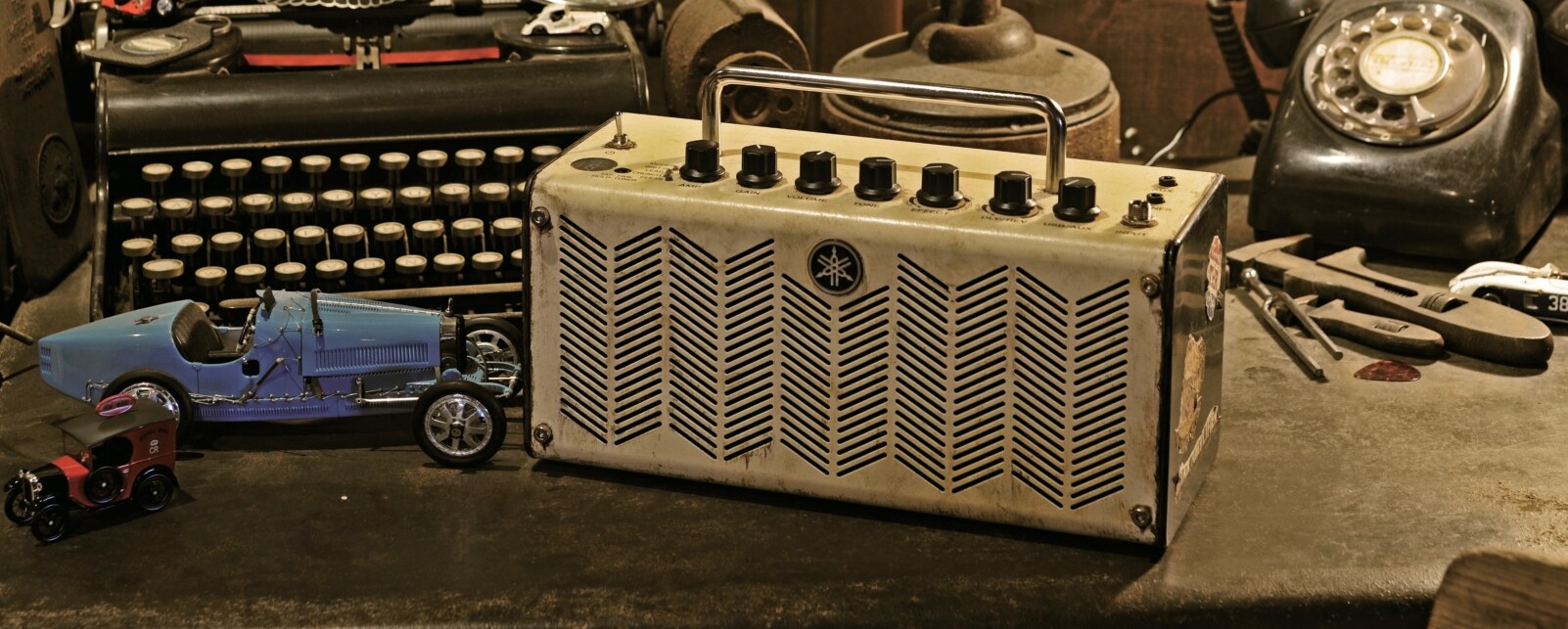THR - Overview - Guitar Amps - Products - Guitars, Basses & Amps