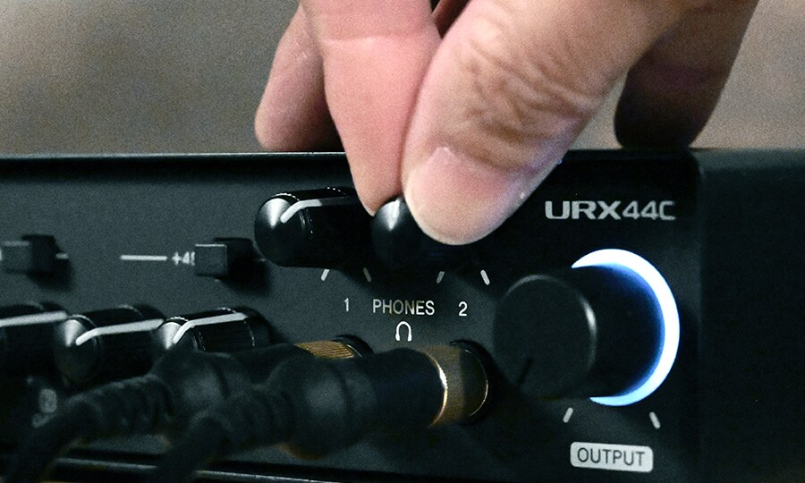 URX44C - Overview - URX-C Series - Interfaces - Products - Music